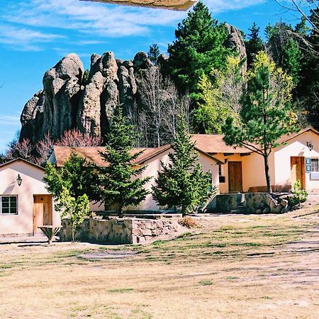 Cabanas Montebello Inn クリル エクステリア 写真